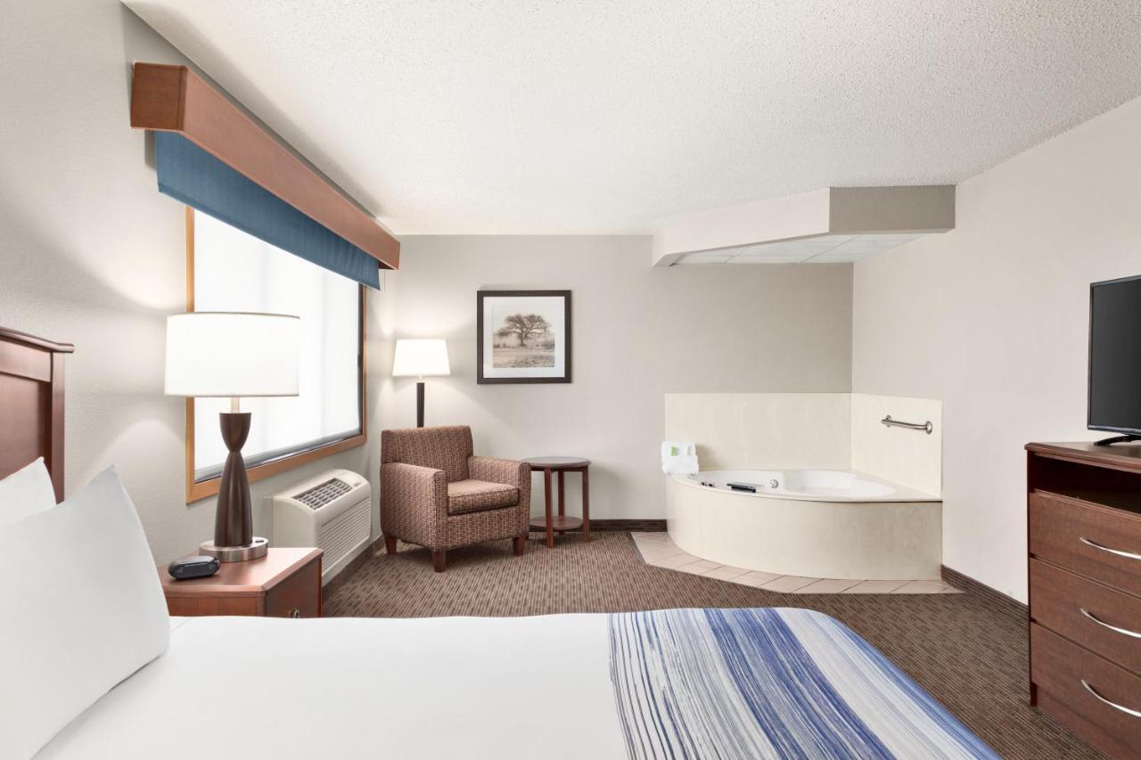 Americinn By Wyndham Sauk Centre Стая снимка